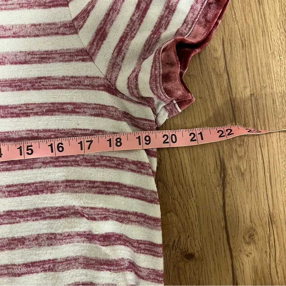 GAP Striped Velvet Maroon or Burgundy and White T-Shirt size medium - Picture 4 of 5